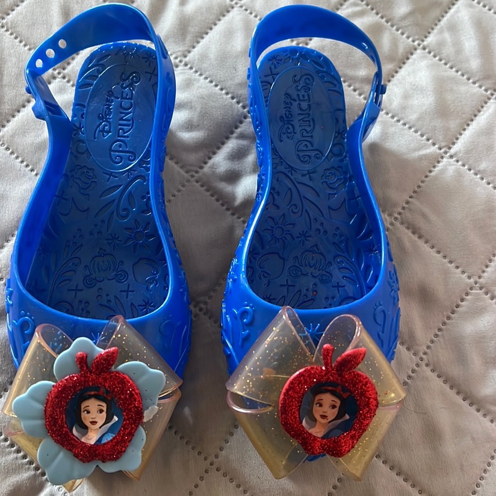Snow white shoes